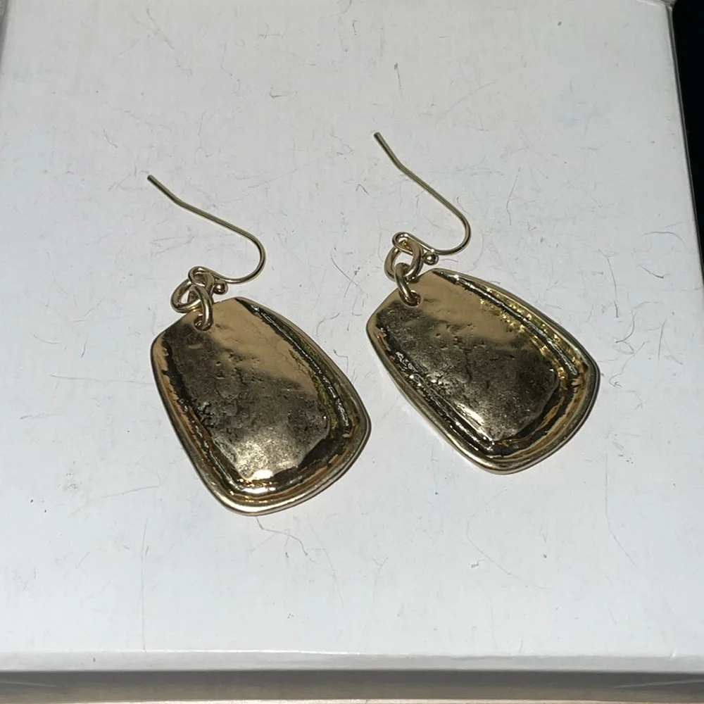 NWOT matte gold tone earrings - Picture 3 of 4